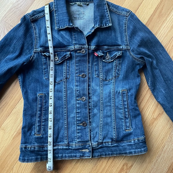 Levi’s Denim Jacket - Picture 6 of 8